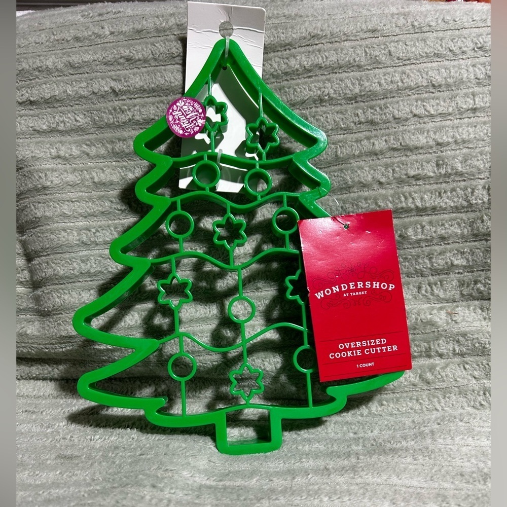 ☀️NWT-Wondershop Green Oversized Christmas Tree Cookie Cutter